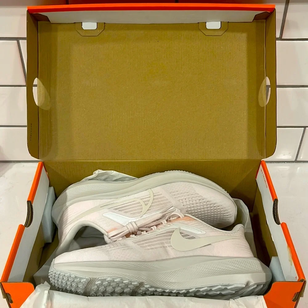 ** NWT** Women’s Nike Air Zoom Pegasus Size 7.5 - Picture 1 of 5